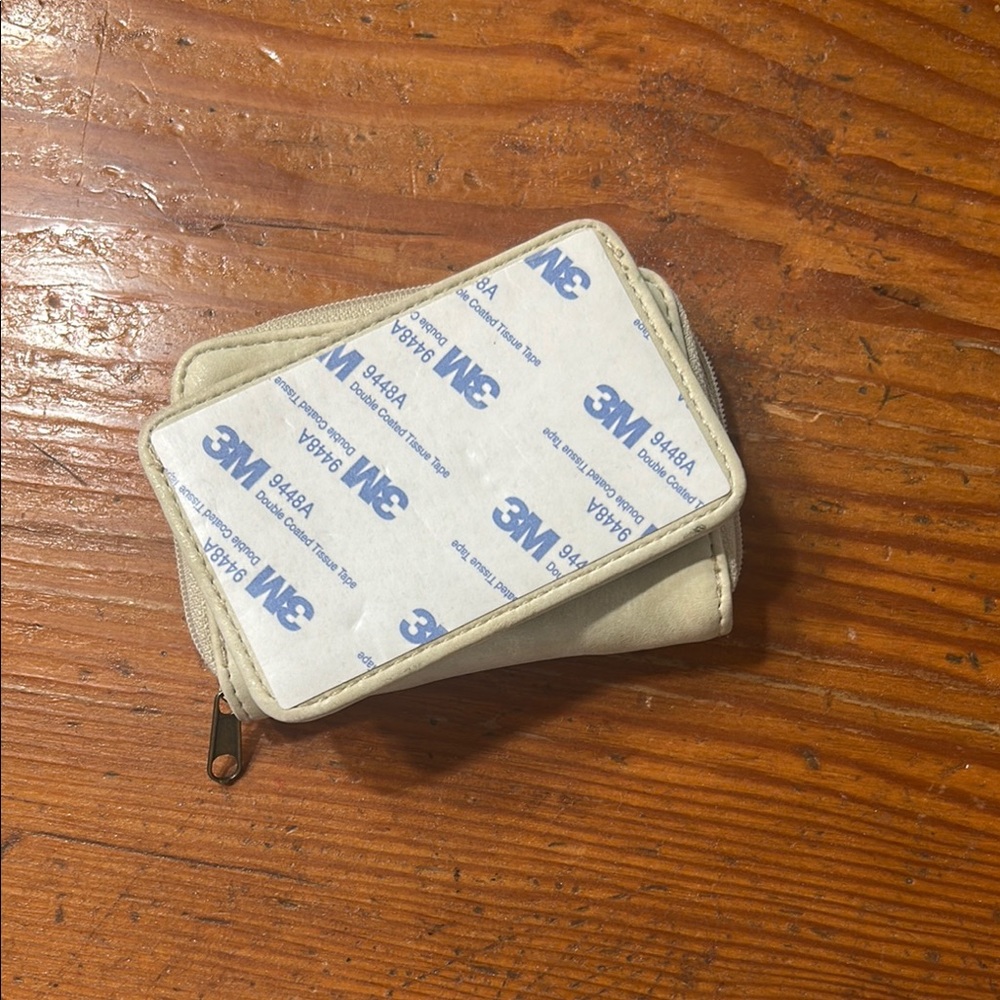 Cream Wallet - Picture 4 of 4
